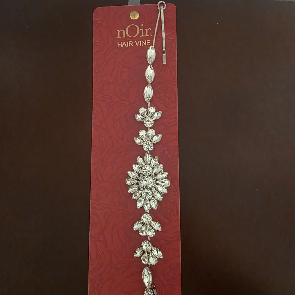 Noir Silver Hair Vine